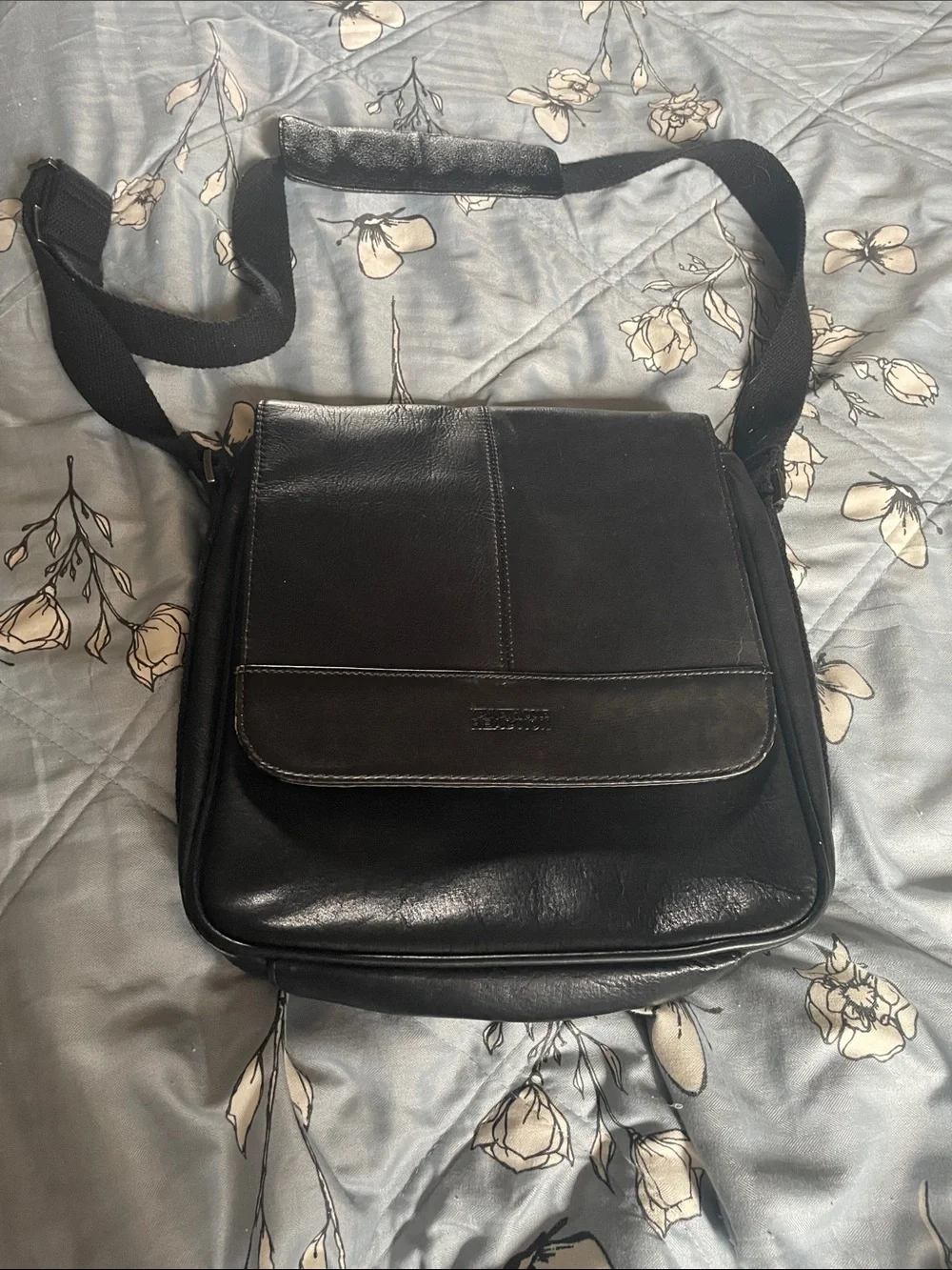 Kenneth Cole Tablet/Messenger Bag Crossbody Bag Unisex Black Leather
